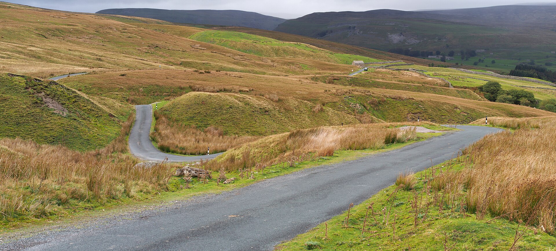 Featured country road in the Yorkshire Dales — road surface, edges, and landscape are repeatable GeoGuessr clues