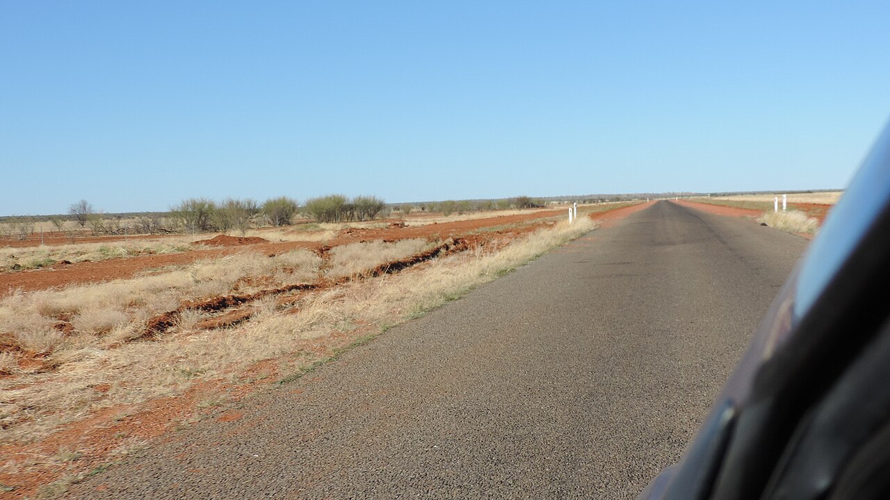 Red earth in the Australian Outback — soil color is a strong rural GeoGuessr clue